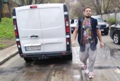 В Киеве мужчина обстрелял дорожную бригаду, есть раненые (видео)