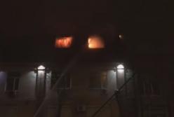 В центре Киева ночью горел офис (видео)
