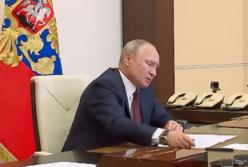 В сети высмеяли Путина, который на совещании швырнул ручку (видео)