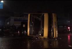 На Волыни перевернулась маршрутка с пассажирами (видео)