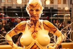 10 часов подготовки: Хайди Клум шокировала нарядом на Хэллоуин (видео)