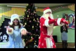 Дед Мороз на детском утреннике устроил зажигательные танцы (видео)