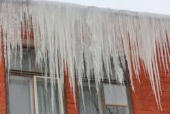 Украинцев уничтожают сосульки: очередная жертва в реанимации (видео)