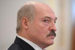 Сеть насмешил Лукашенко, который взял с собой на субботник собаку (видео)