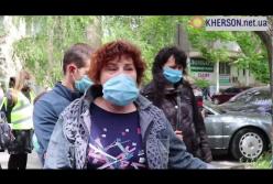 В Херсоне пикетчики принесли труп кошки под здание Нацполиции (видео)