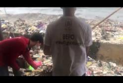 Очистителей Манильского залива накрыло волной мусора (видео)