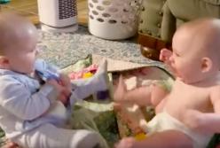 Непослушный ребенок разбил яйцо и устроил каток (видео)