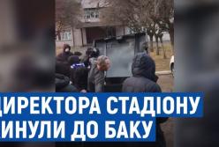 В Чернигове люди с символикой Десны закинули в мусорный бак директора стадиона (видео)