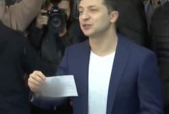 Зеленский совершил админнарушение во время голосования (видео)