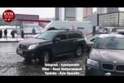 В Киеве водитель жестко наказал "героя парковки" (видео)
