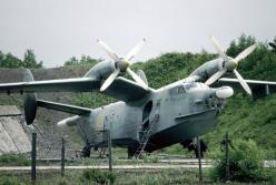 Уперше в історії: Сили оборони спалили два ворожих літаки-амфібії Бе-12 у Криму (відео)