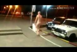 По Чугуеву разгуливал голый и неадекватный мужчина (видео)