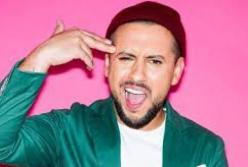 MONATIK оригинально подшутил над своим маленьким ростом (видео)