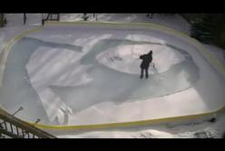 Сеть покорил дворник, нарисовавший Мону Лизу на снегу (видео)