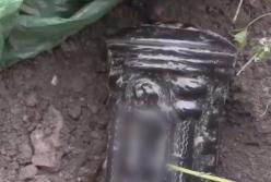  Могила ребенка в центре Киева: отец похоронил прах в парке Славы (видео)