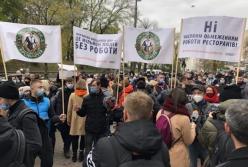 В Киеве протестуют против карантина выходного дня (видео)
