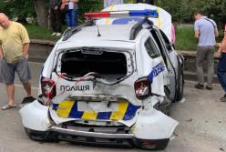 В Киеве женщина на Audi опрокинула автомобиль полицейских, спешивший на вызов (видео)