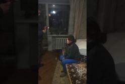 В Мелитополе мужчина обнаружил в своей квартире спящую женщину, которая ничего не помнит (видео)