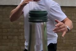 Макгрегор, Холлоуэй и Стетхэм открывают бутылки ударом ногой (видео)