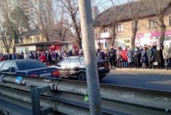 В Киеве требование ездить в транспорте не больше 10 человек и в масках не соблюдается (видео)