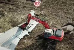 Как 3 дня разбирали приземлившийся в кукурузу самолет в России (видео)