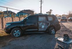 В Днепре внедорожник сбил столб, часть домов без света (видео)