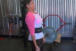 "Старушка-Халк": женщина в 69 лет побила рекорд в становой тяге (видео)