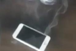 В руках у школьницы взорвался смартфон (видео)