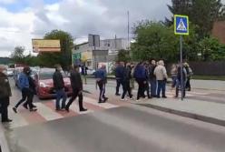 На Львовщине протестующие перекрыли дорогу (видео)