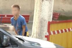 В Одессе дети брали деньги за въезд во двор дома (видео)