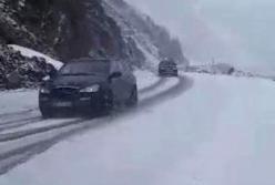 В разгар туристического сезона в Турции выпал снег (видео)
