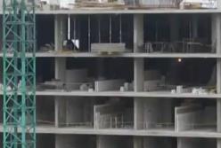 Страшная трагедия: в Одессе кран стрелой убил 32-летнего работника (видео)