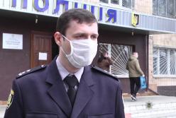 В Харькове на улице у женщины отобрали сумку, полную денег (видео)