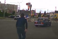 В Харькове догнали авто с потерявшим сознание водителем (видео)