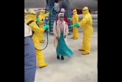 Сеть впечатлили жесткие методы дезинфекции авиапассажиров из Китая (видео)