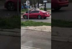 В Одессе таксисты устроили драку из-за пассажира (видео)