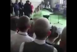 Выпускник избил депутата на последнем звонке в России (видео)
