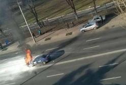 В Киеве на ходу загорелся автомобиль такси (фото)