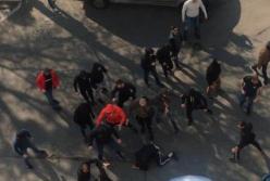 Появилось видео массовой драки возле столичного концерт-холла Stereo Plaza 