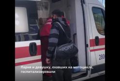 В Бердянске байкеры попали в ДТП: пострадавшие перелетели через микроавтобус (видео)