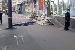 В Киеве мать с ребенком выпали из окна (видео)
