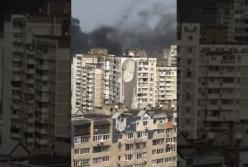 В Киеве горит ресторан в Дарницком районе (видео)