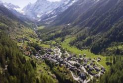 У Швейцарії обвал льдовика поховав ціле селище під товщею з льоду, каміння та бруду (відео)