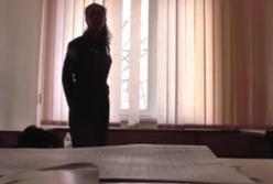 Судья разнесла полицейского-недоучку (видео)