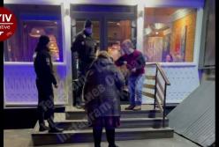 В Киеве пьяные иностранцы ранили ножом трех человек (видео)