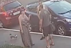 Беспредел: депутат сильно ударил женщину по голове (видео)