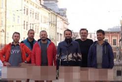 Во Львове предприниматели без штанов записали обращение (видео)