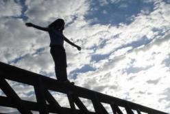 Успели в последний момент: в Харькове спасли девушку (видео)