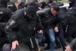 Под Радой произошла стычка "евробляхеров" с полицией (видео)