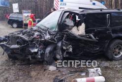 Смертельное ДТП в Киеве: внедорожник столкнулся с легковушкой, четверо пострадали и один погиб (видео)